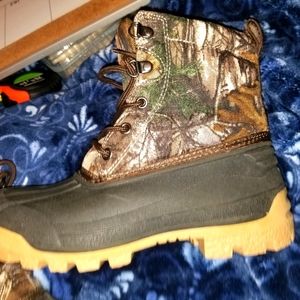 Ozark Trail Thinsulate 200 Boys boots